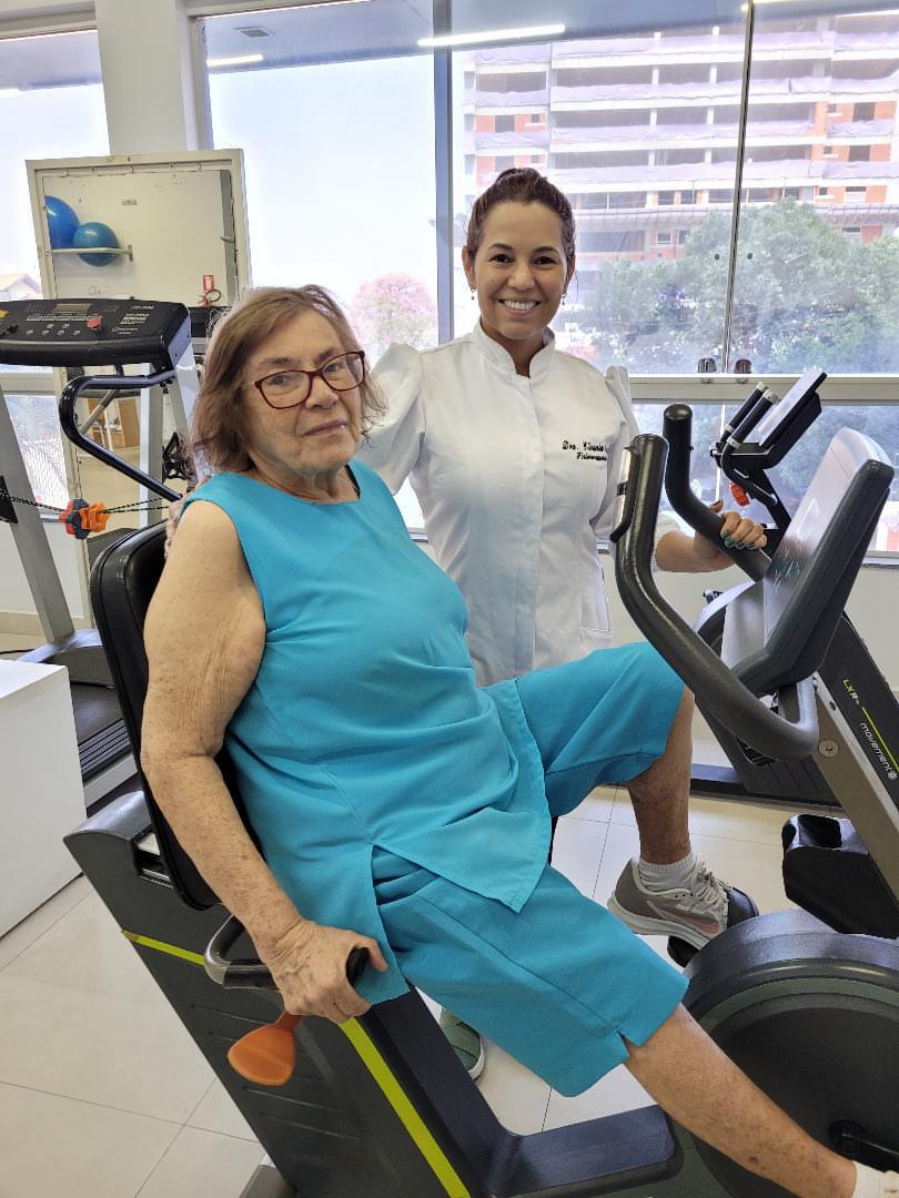 Sessão de fisioterapia em Goiânia com acompanhamento profissional